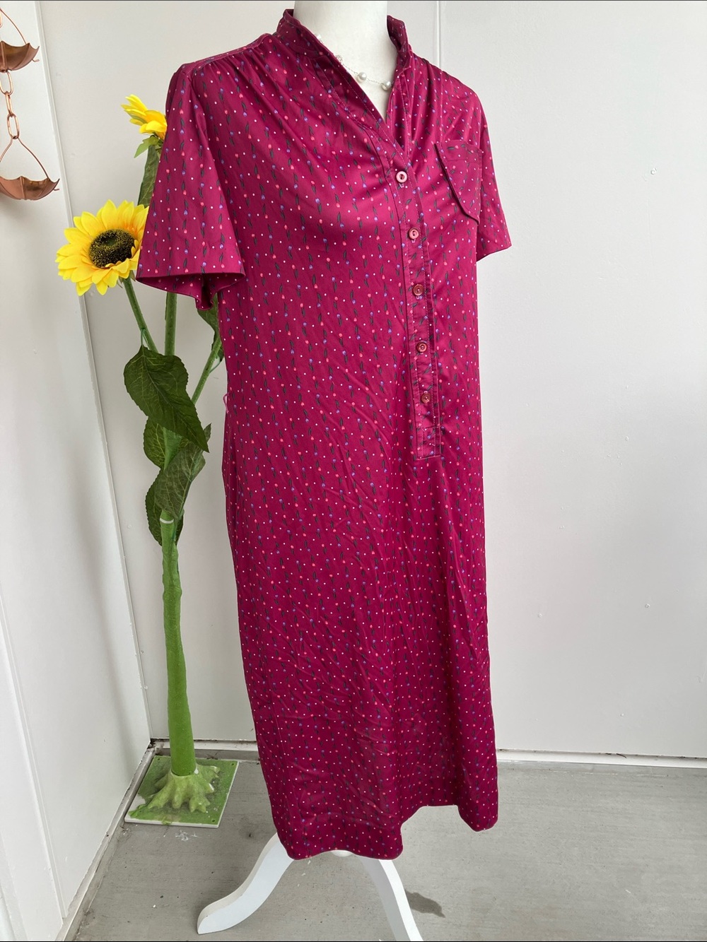 Vintage 70s 80s Magenta Micro Tulip Floral Print Short Sleeve Button Up Dress